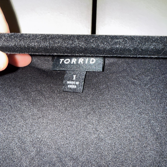 Torrid Size 1, 3/4 sleeve babydoll top in Black Lace - Picture 2 of 5